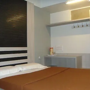 Mannars Residency Lodge
